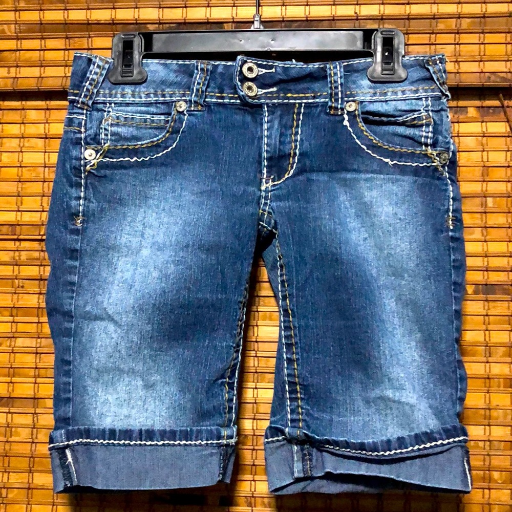 Excellent condition!  Angels Jean Shorts Sz 5!